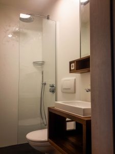 Dusche Toilette Waschbecken